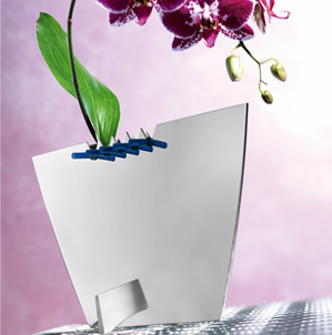Decoraţi interiorul locuinţei cu un minunat aranjament floral. Alegeţi una dintre vazele Zepter, cu design ultramodern: Ziggy, Vienna, Amsterdam şi Oslo.