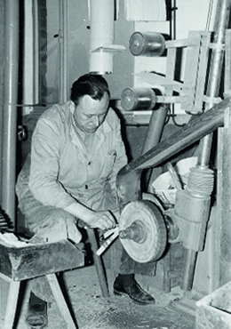 FELIX se numără printre companiile cu cea mai îndelungată tradiţie în fabricarea cuţitelor, pe care le produce încă din 1790.