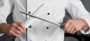 Lamele de calitate superioară ale cuţitelor nu trebuie introduse în maşina de spălat vase, fiindcă li se va accelera tocirea.