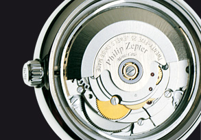 Mecanismul automatic - gravat ‘Philip Zepter’ – este montat pe biluţe şi arată exact ora, minutul şi secunda
